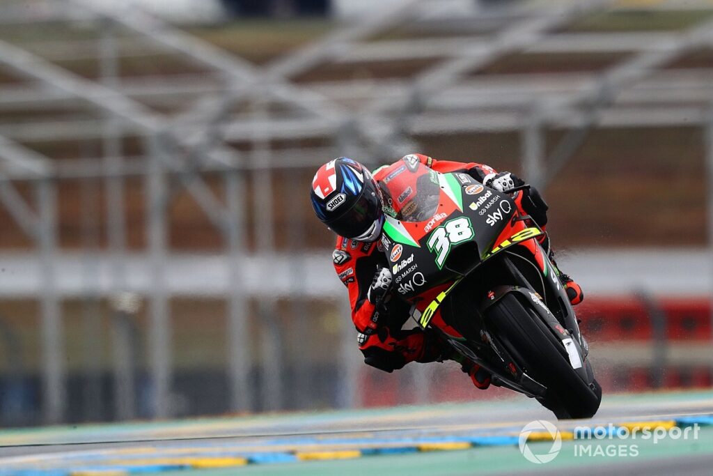 Le Mans MotoGP: Smith quickest for Aprilia in wet FP1
