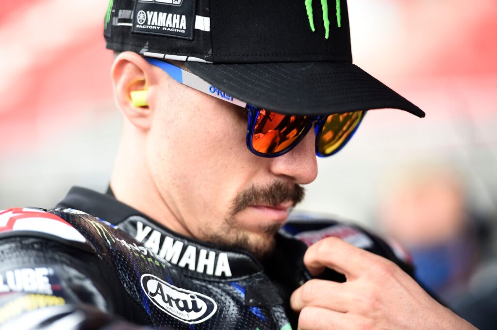 Vinales implies staying with Yamaha "a mistake", h ...