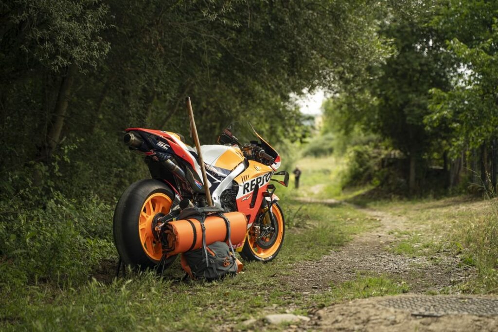 MotoGP, Marquez 'Honda is on vacation: RC213V on the Camino de Santiago