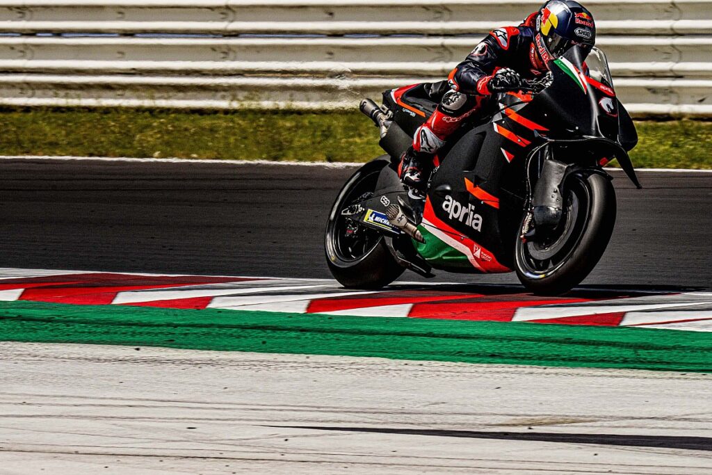 Dovizioso "not very competitive" in Aprilia MotoGP tests - Espargaro