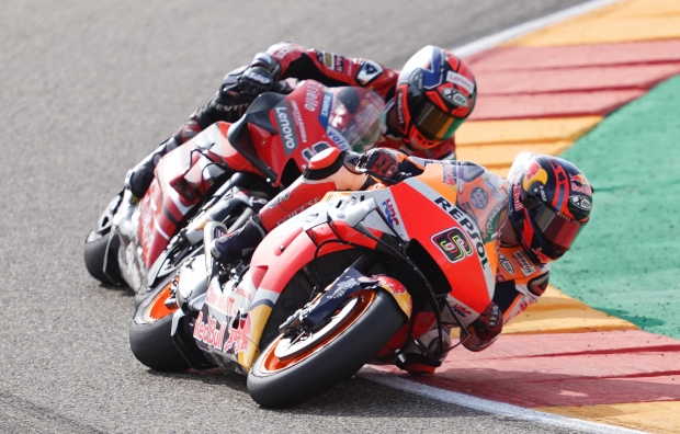 Bradl scores points as Marquez fights for the third podium