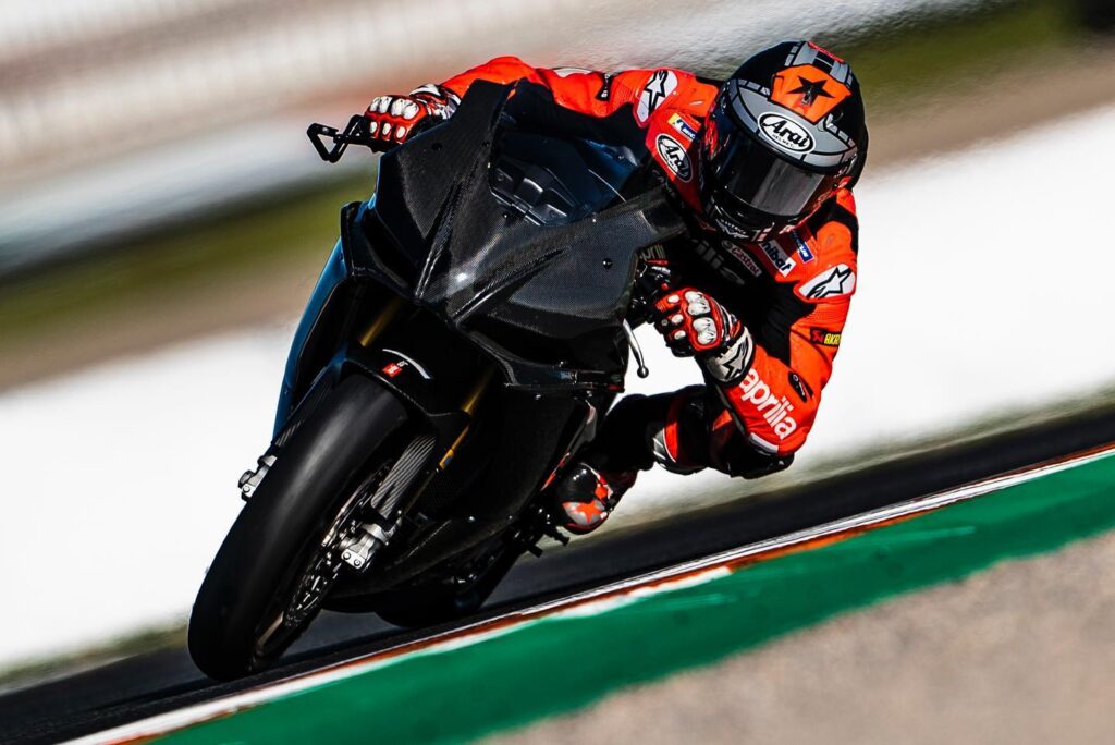 Gallery: Maverick Viñales trained on an Aprilia RSV4 in Valencia
