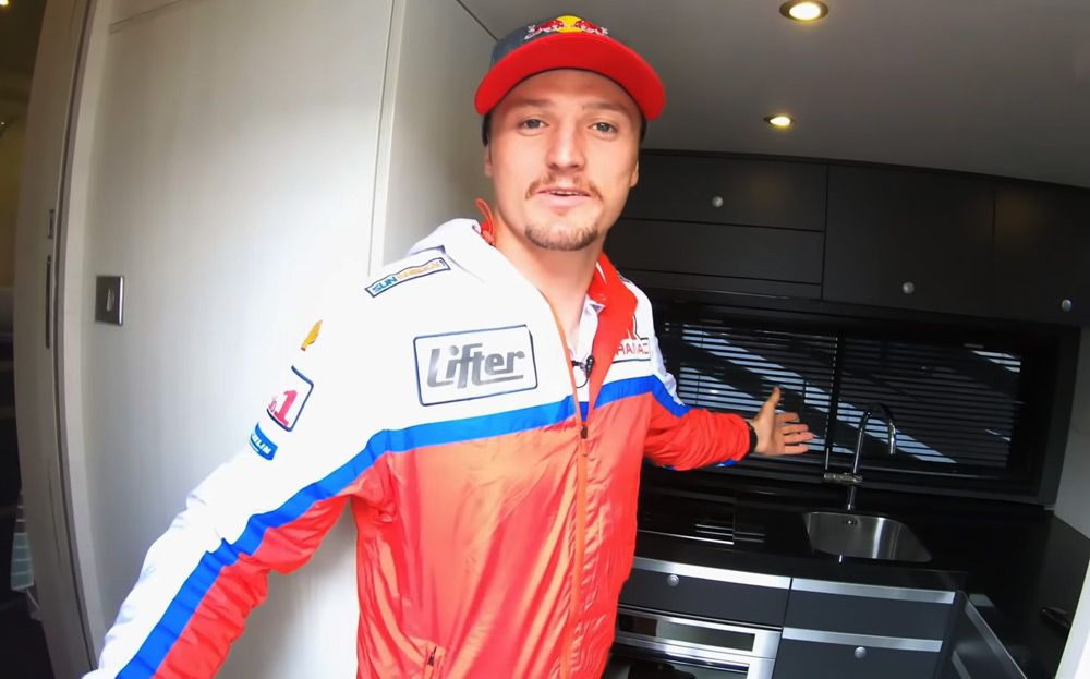 MotoGP, Miller opens the doors of his paddock house