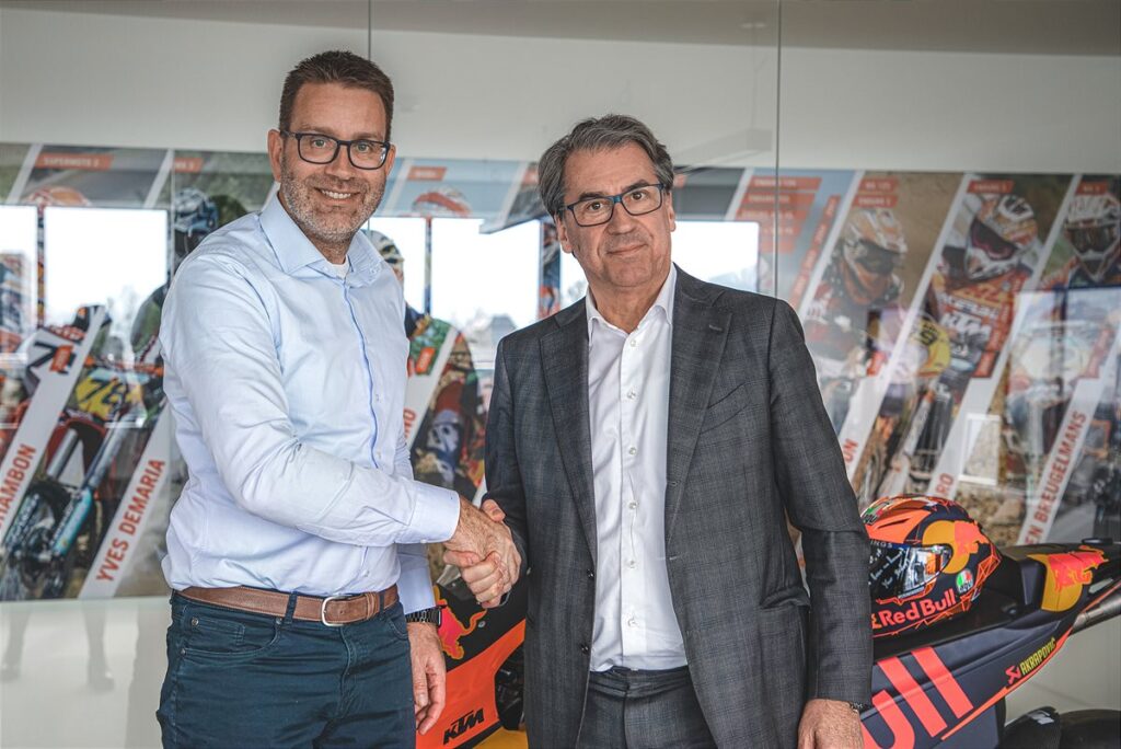 Sanctioned world championship racing continues to flourish • Total Motorcycle