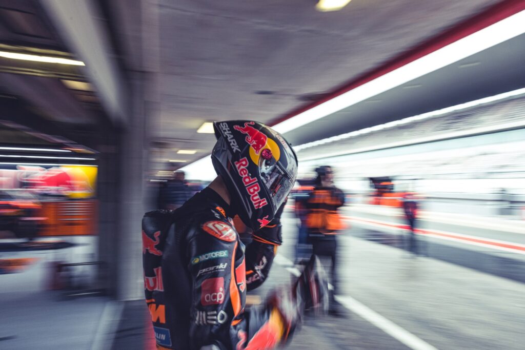 Attack at the end leaves Miguel Oliveira at the top of FP4