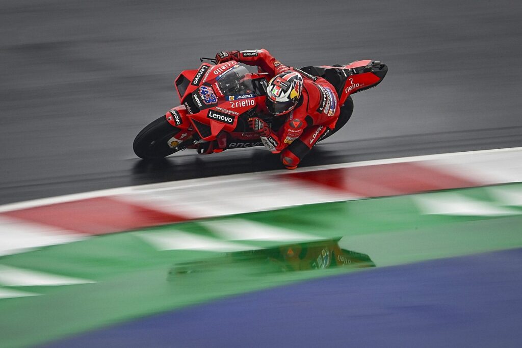Miller tops damp FP2, Quartararo 16th