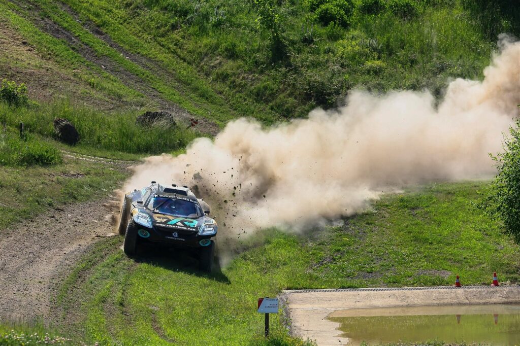 Nico Rosberg takes off-road vehicle for a spin