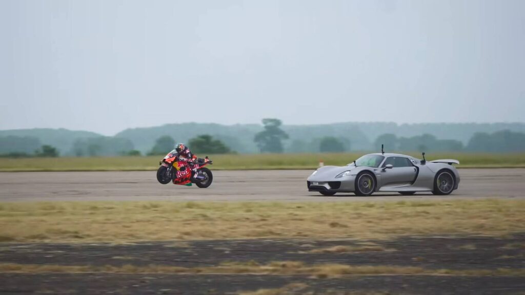 Porsche 918 Spyder Instantly Regrets Going Against A MotoGP Bike