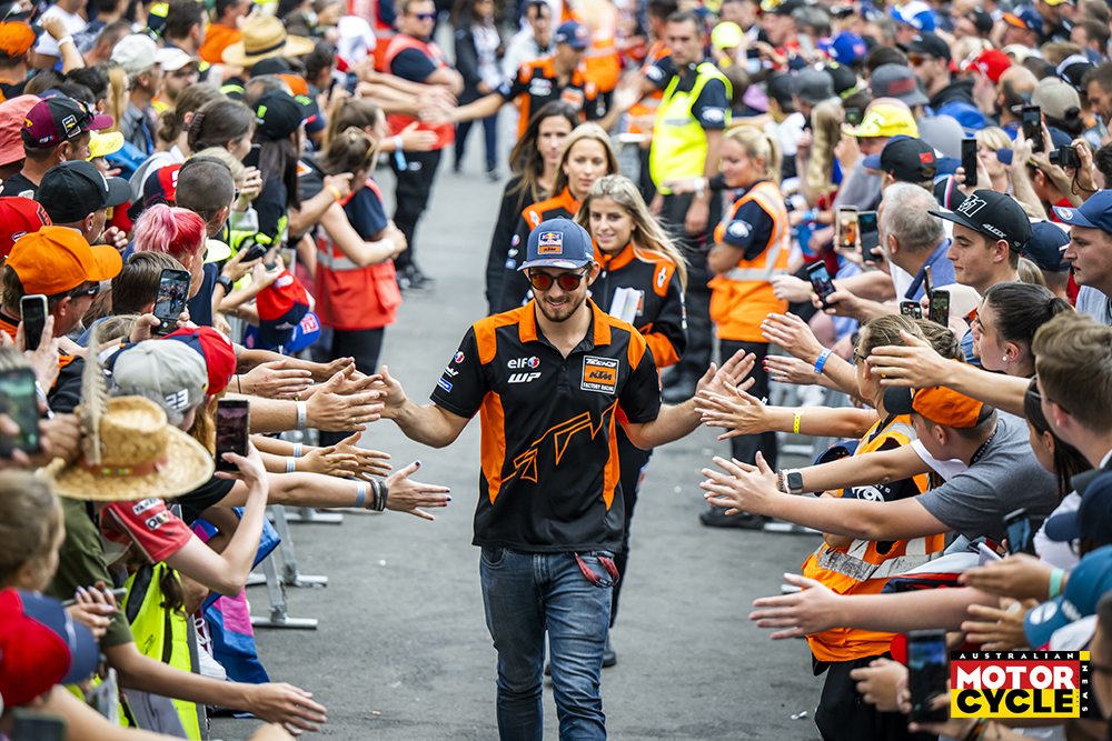 MOTOGP ISLAND WALK |  GREET THE STARS