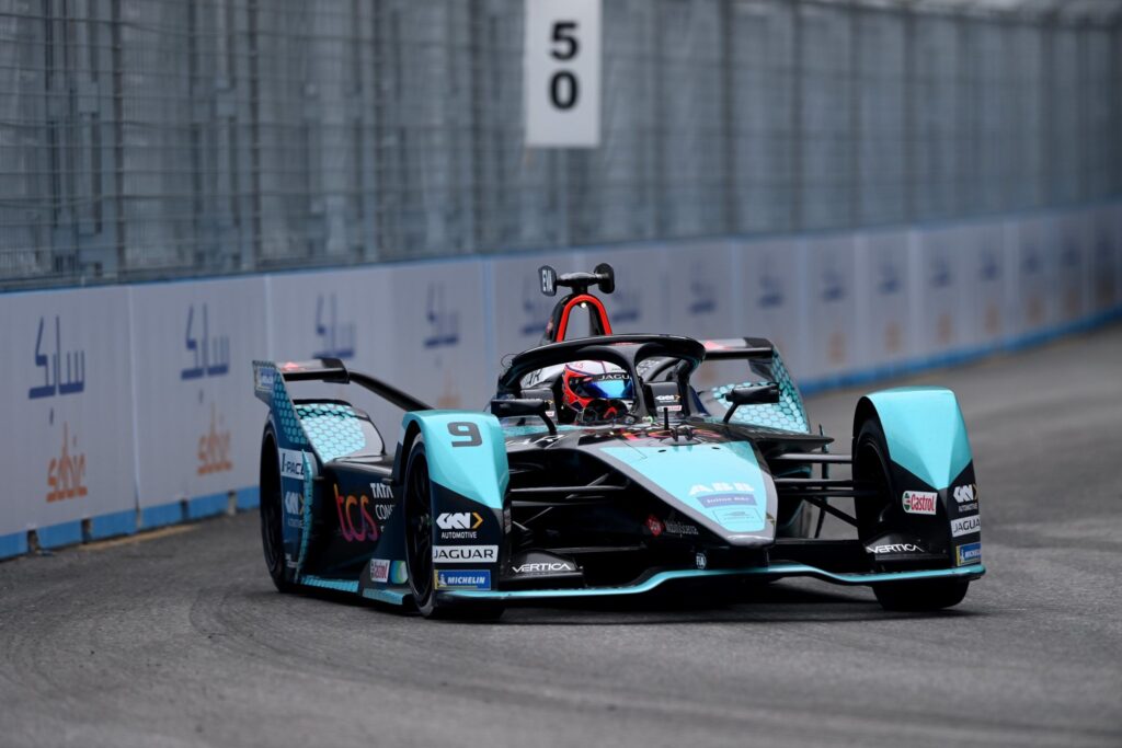 Evans passes Rowland to win Seoul EPrix after crazy start