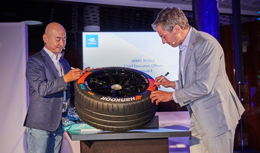 Formula E signs new deal with Hankook to be its tire supplier from S9