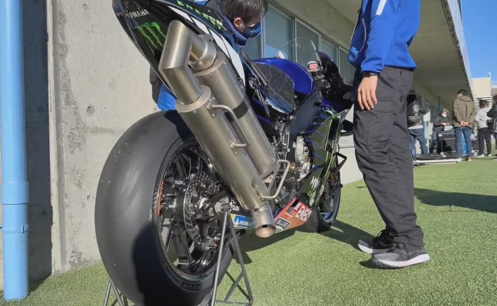 Video: The 'megaphone' exhaust of the new Yamaha YZR-M1...which turns out not to be